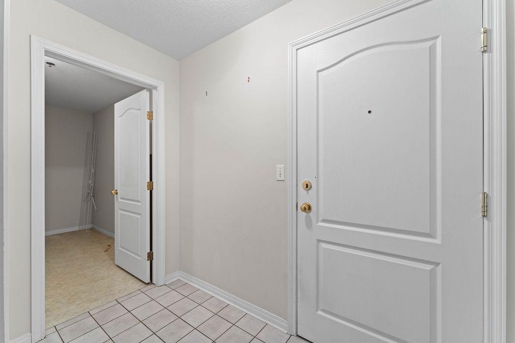 109-4507 45 Street Sw, Calgary, AB - Indoor Photo Showing Other Room