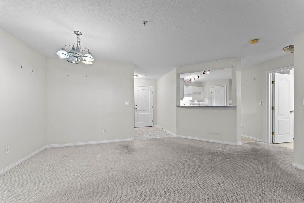 109-4507 45 Street Sw, Calgary, AB - Indoor Photo Showing Other Room