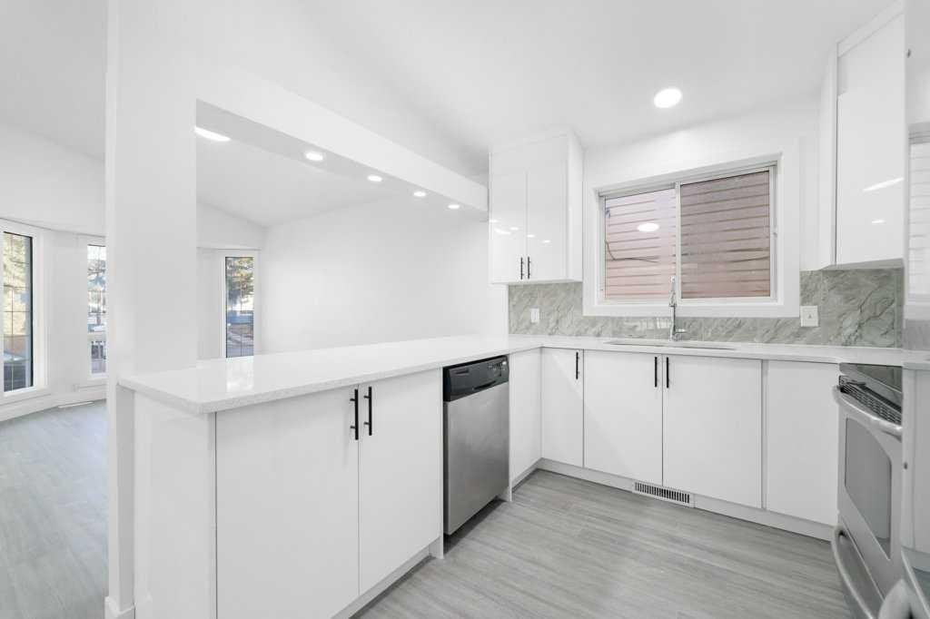 361 Martinwood Place Ne, Calgary, AB - Indoor Photo Showing Kitchen With Upgraded Kitchen