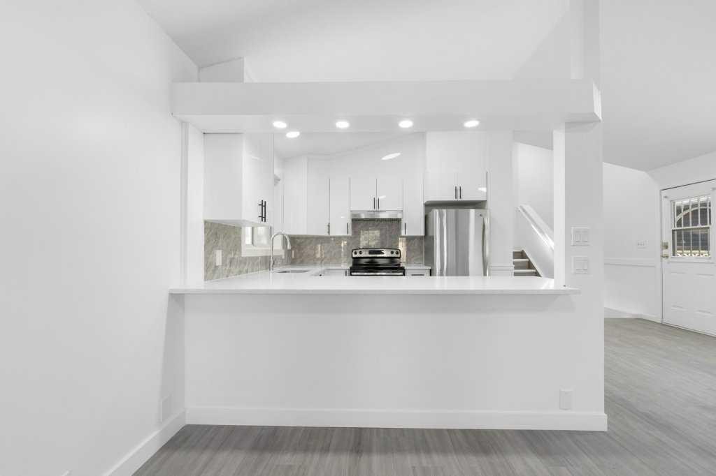 361 Martinwood Place Ne, Calgary, AB - Indoor Photo Showing Kitchen