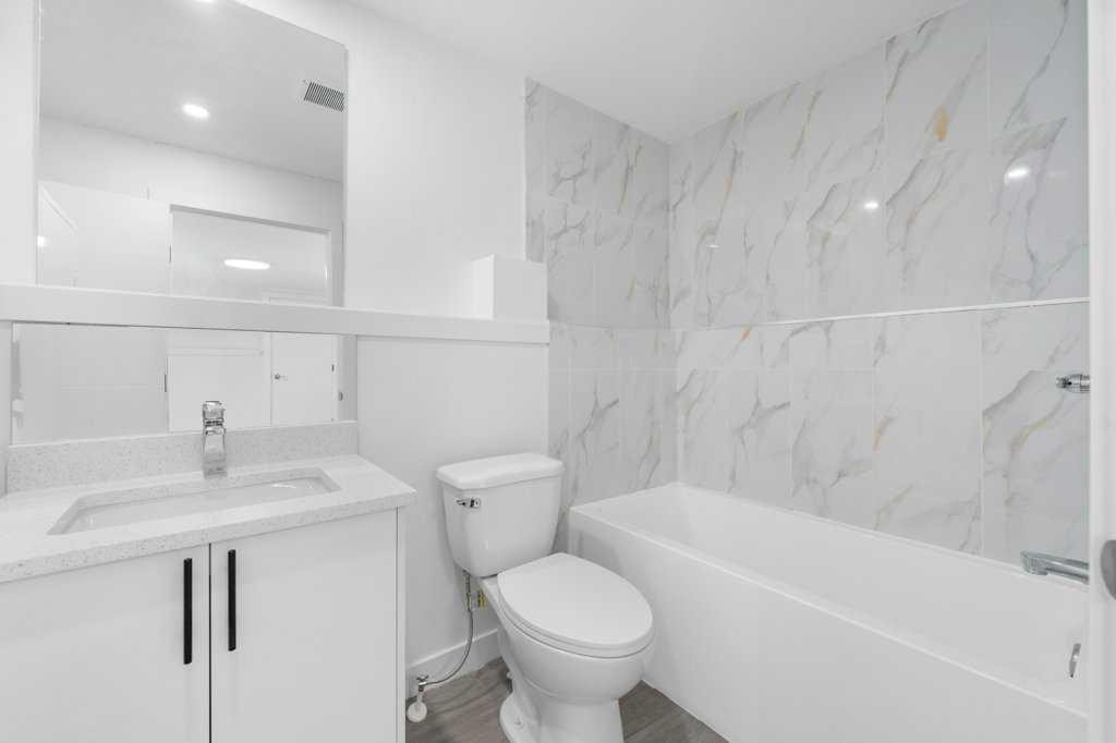 361 Martinwood Place Ne, Calgary, AB - Indoor Photo Showing Bathroom