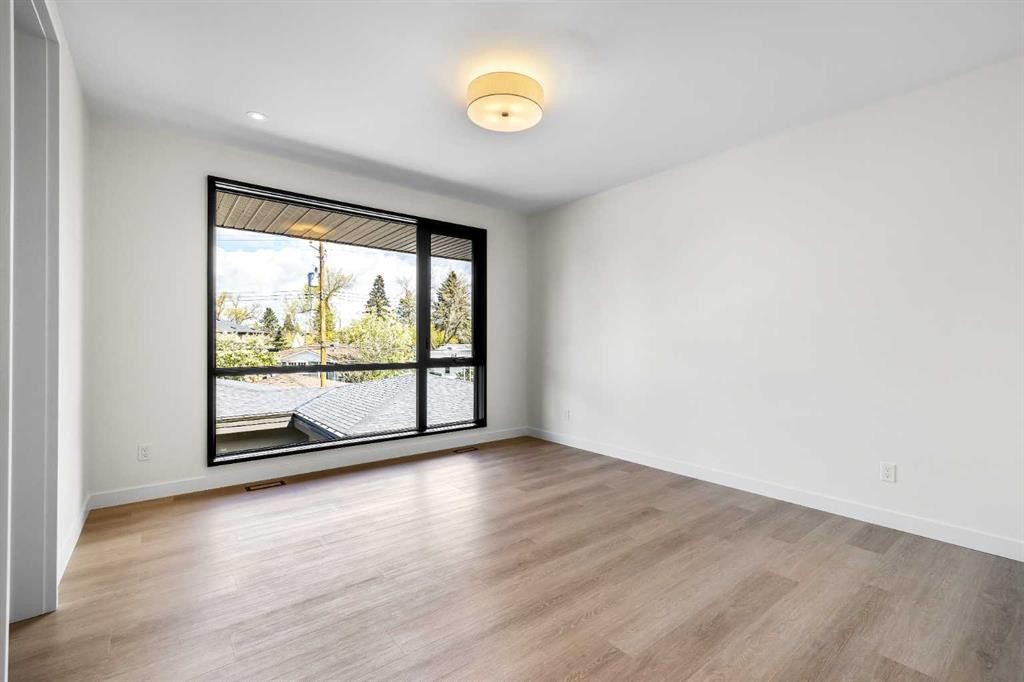 3C Willow Crescent Sw, Calgary, AB - Indoor Photo Showing Other Room