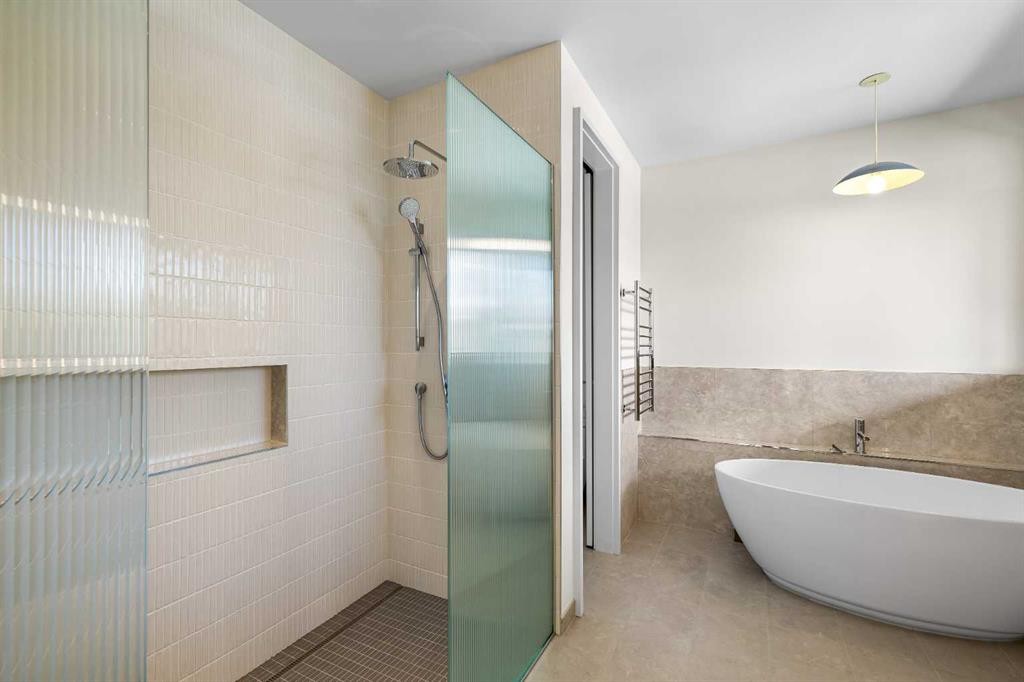 3C Willow Crescent Sw, Calgary, AB - Indoor Photo Showing Bathroom