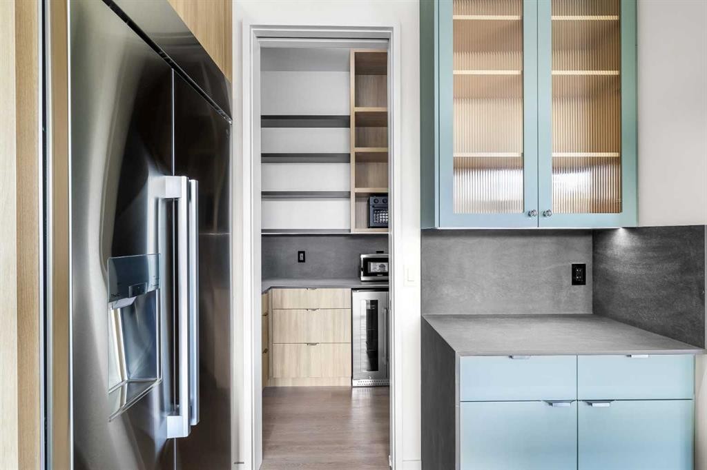 3C Willow Crescent Sw, Calgary, AB - Indoor Photo Showing Kitchen