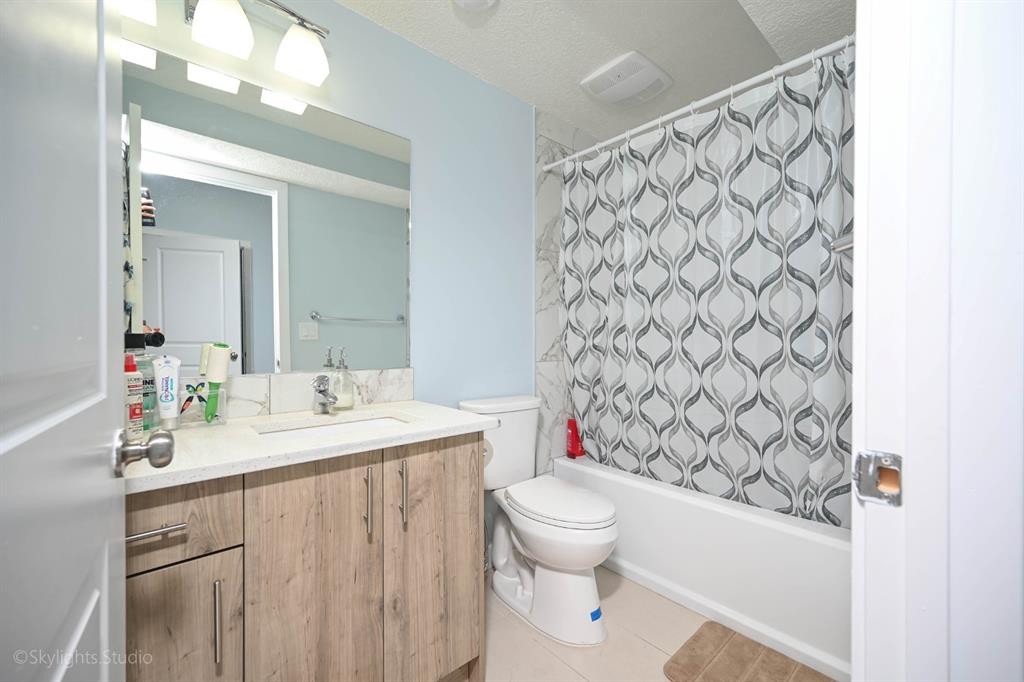 109 Red Embers Crescent Ne, Calgary, AB - Indoor Photo Showing Bathroom