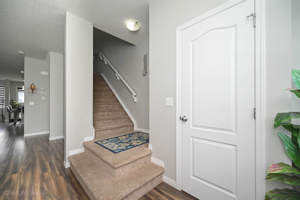 109 Red Embers Crescent Ne, Calgary, AB - Indoor Photo Showing Other Room