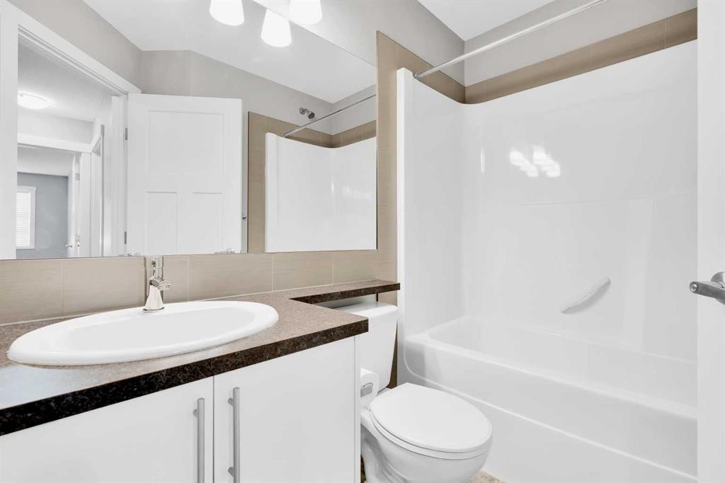 307 Skyview Ranch Grove Ne, Calgary, AB - Indoor Photo Showing Bathroom
