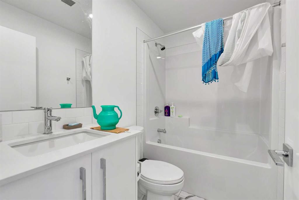 1415-111 Wolf Creek Drive Se, Calgary, AB - Indoor Photo Showing Bathroom