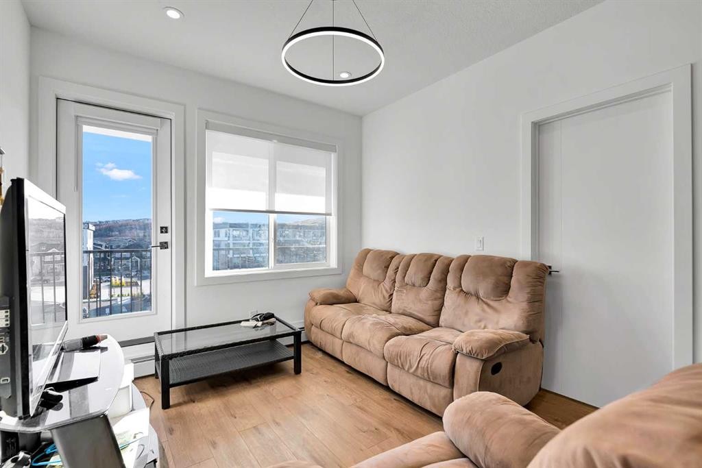 1415-111 Wolf Creek Drive Se, Calgary, AB - Indoor Photo Showing Living Room