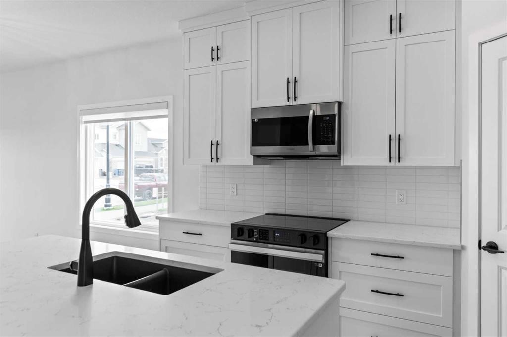 231 Vista Road, Crossfield, AB - Indoor Photo Showing Kitchen With Stainless Steel Kitchen With Double Sink With Upgraded Kitchen