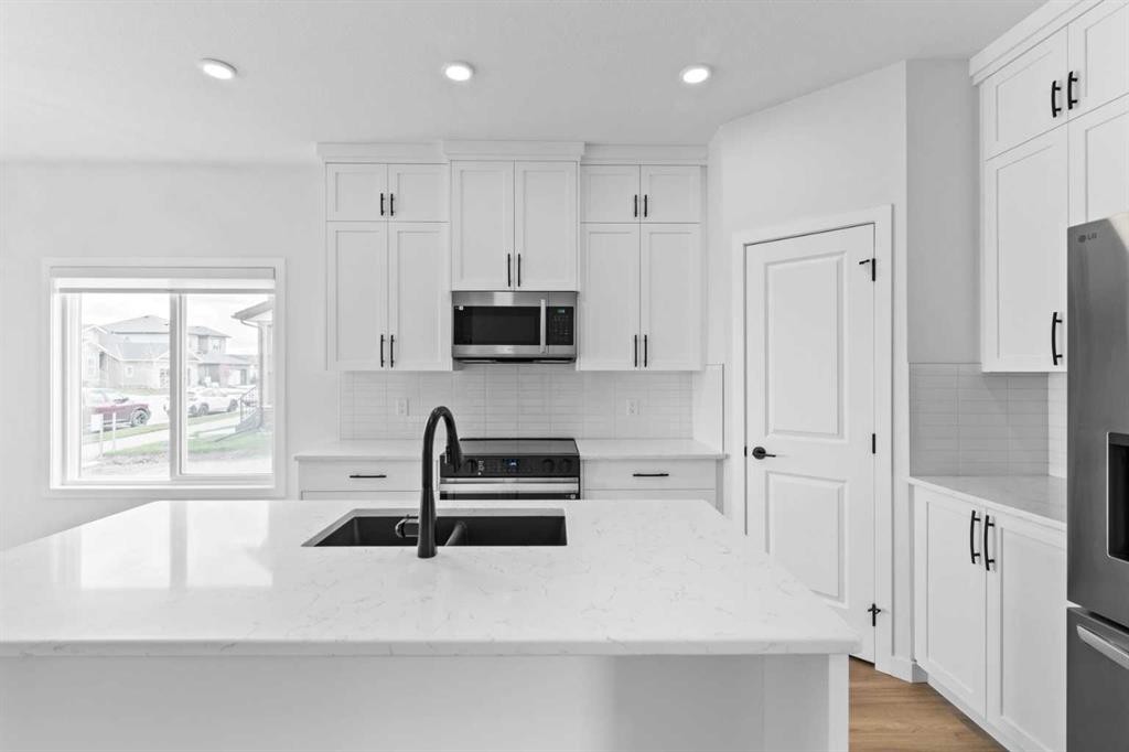 231 Vista Road, Crossfield, AB - Indoor Photo Showing Kitchen With Upgraded Kitchen