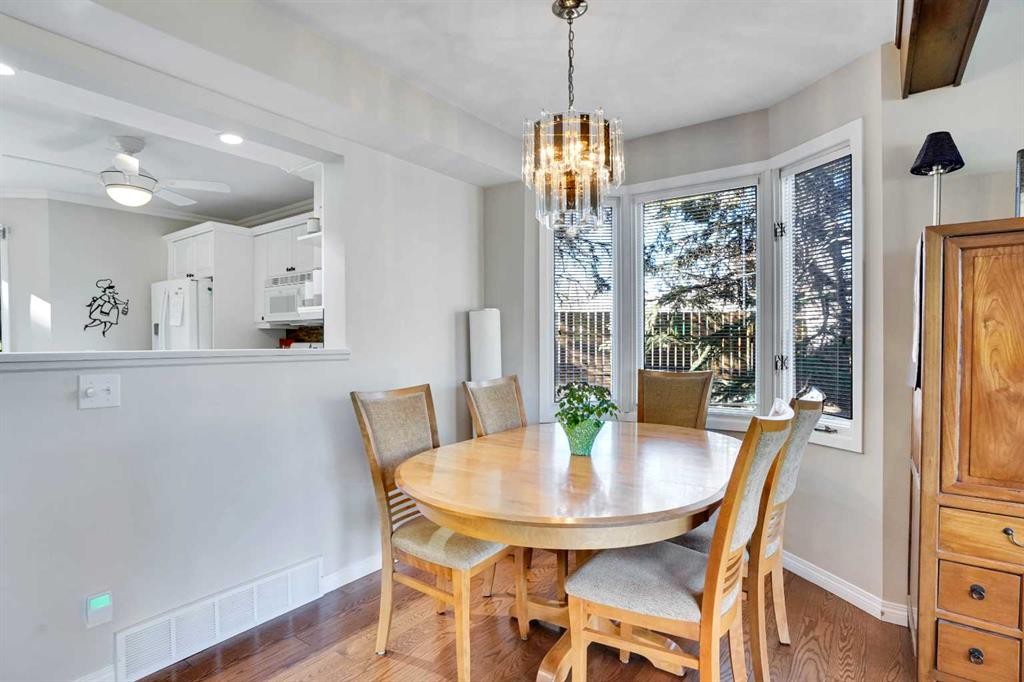 27-10910 Bonaventure Drive Se, Calgary, AB - Indoor Photo Showing Dining Room