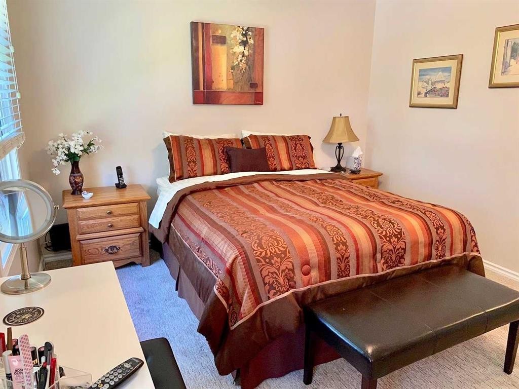 27-10910 Bonaventure Drive Se, Calgary, AB - Indoor Photo Showing Bedroom