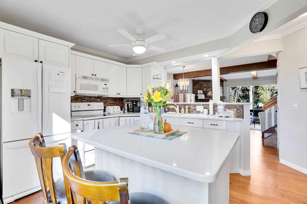 27-10910 Bonaventure Drive Se, Calgary, AB - Indoor Photo Showing Kitchen