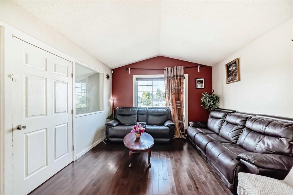 11 Martinwood Road Ne, Calgary, AB - Indoor Photo Showing Living Room
