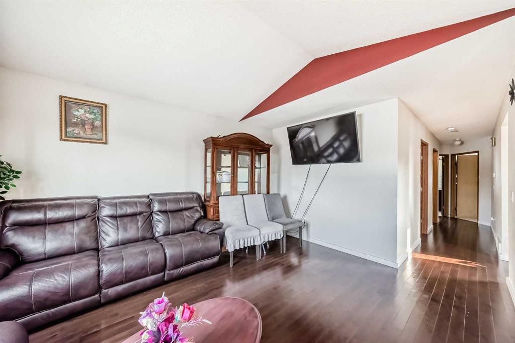11 Martinwood Road Ne, Calgary, AB - Indoor Photo Showing Living Room