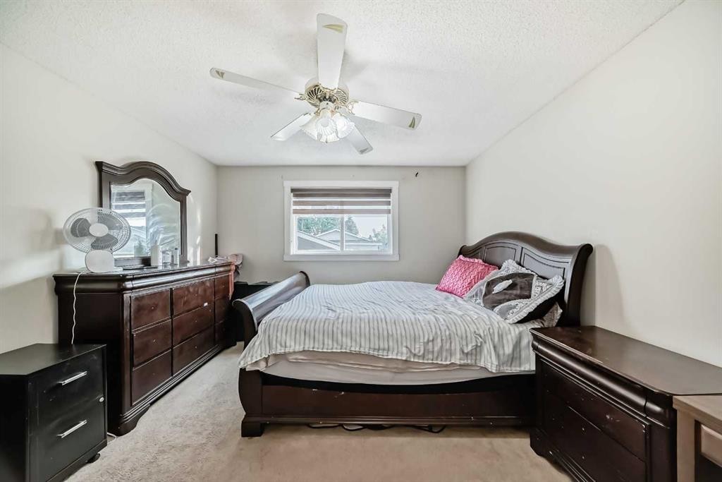 11 Martinwood Road Ne, Calgary, AB - Indoor Photo Showing Bedroom