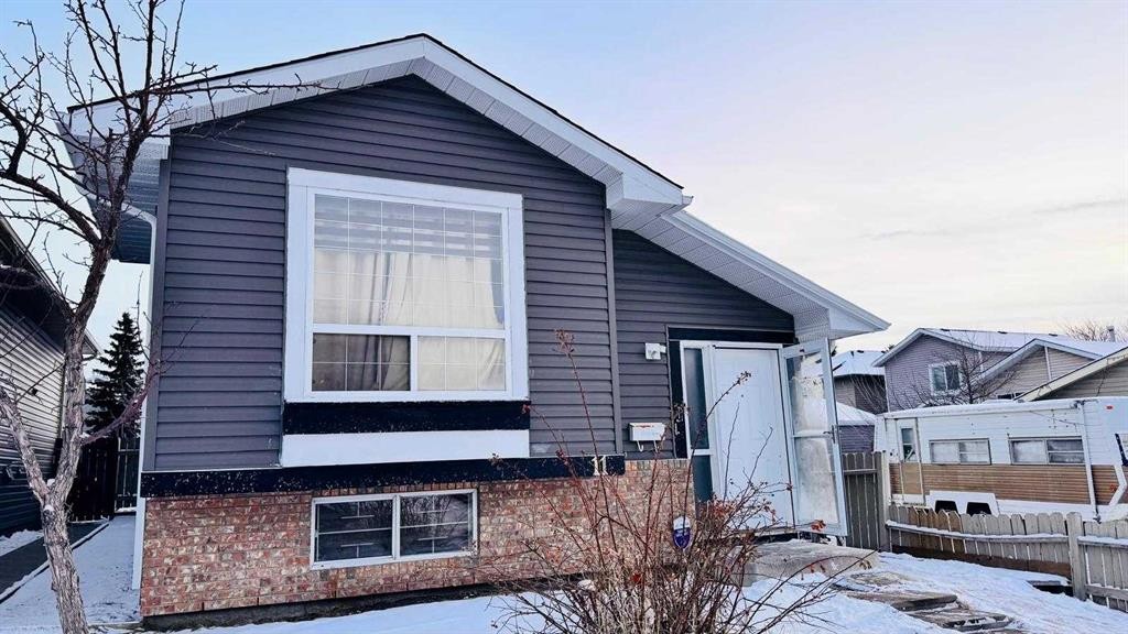 11 Martinwood Road Ne, Calgary, AB - Outdoor