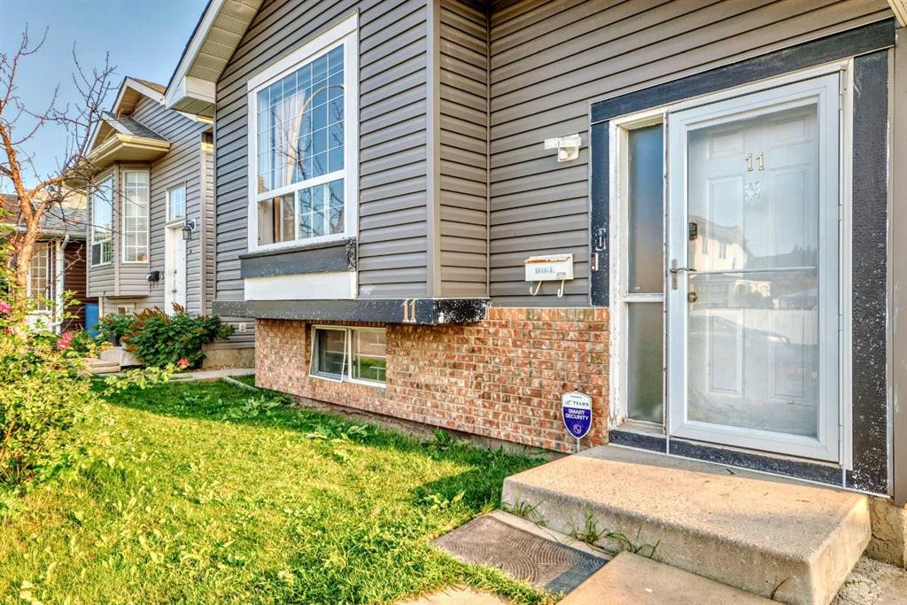 11 Martinwood Road Ne, Calgary, AB - Outdoor
