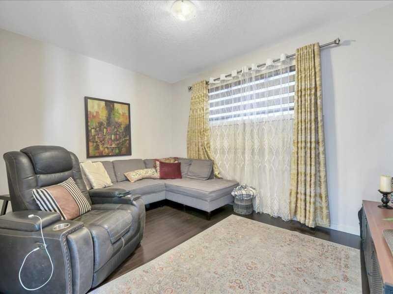 53 Legacy Terrace Se, Calgary, AB - Indoor Photo Showing Living Room