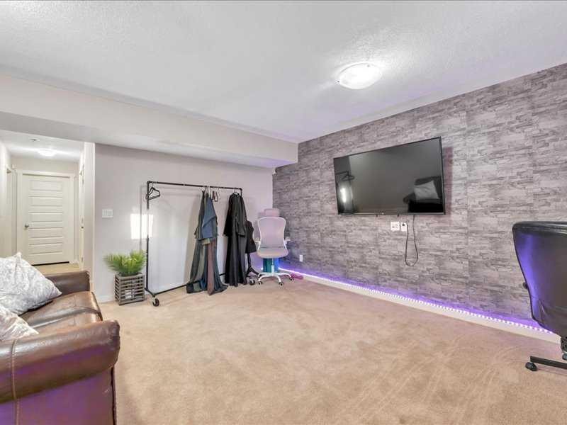 53 Legacy Terrace Se, Calgary, AB - Indoor Photo Showing Other Room