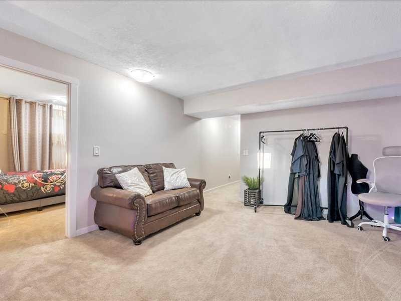 53 Legacy Terrace Se, Calgary, AB - Indoor