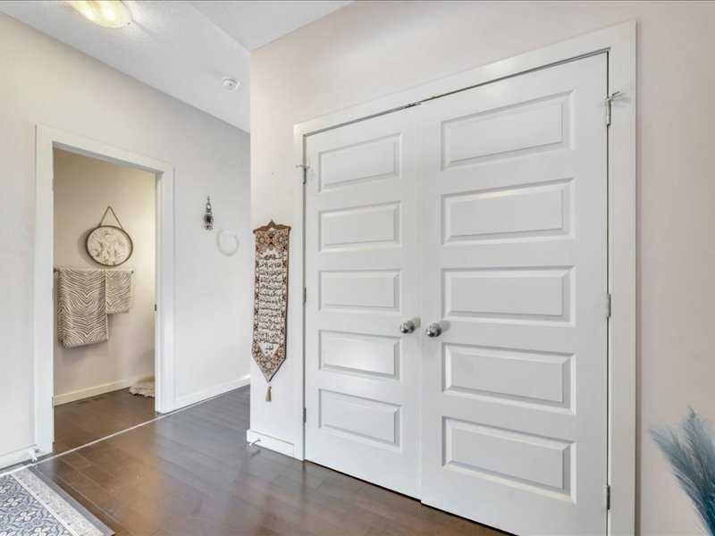 53 Legacy Terrace Se, Calgary, AB - Indoor Photo Showing Other Room