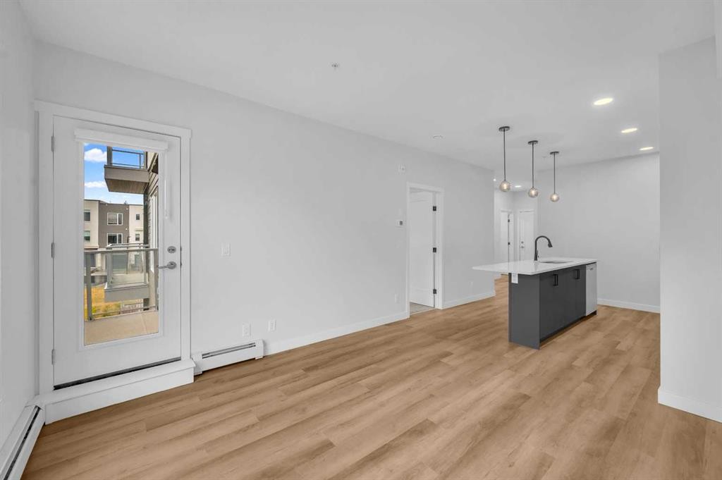 212-660 Shawnee Square Sw, Calgary, AB - Indoor