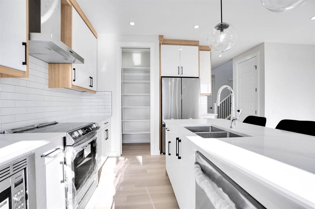 126 Waterstone Way, Chestermere, AB - Indoor Photo Showing Kitchen With Double Sink With Upgraded Kitchen