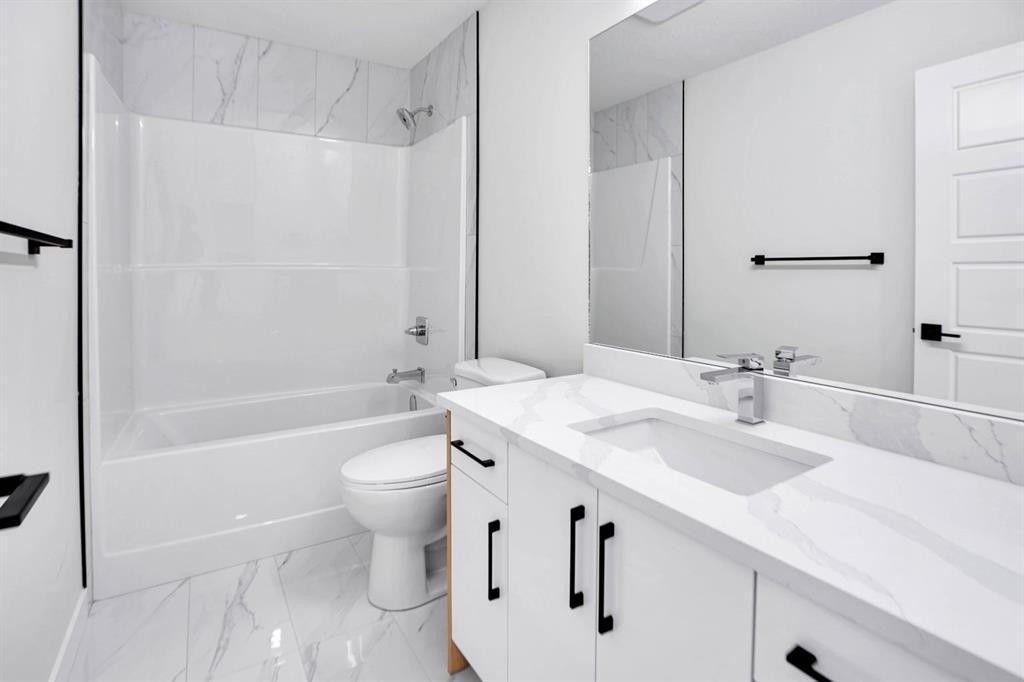 126 Waterstone Way, Chestermere, AB - Indoor Photo Showing Bathroom