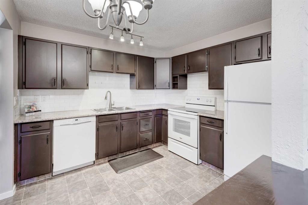 43 Midridge Gardens Se, Calgary, AB - Indoor Photo Showing Kitchen With Double Sink