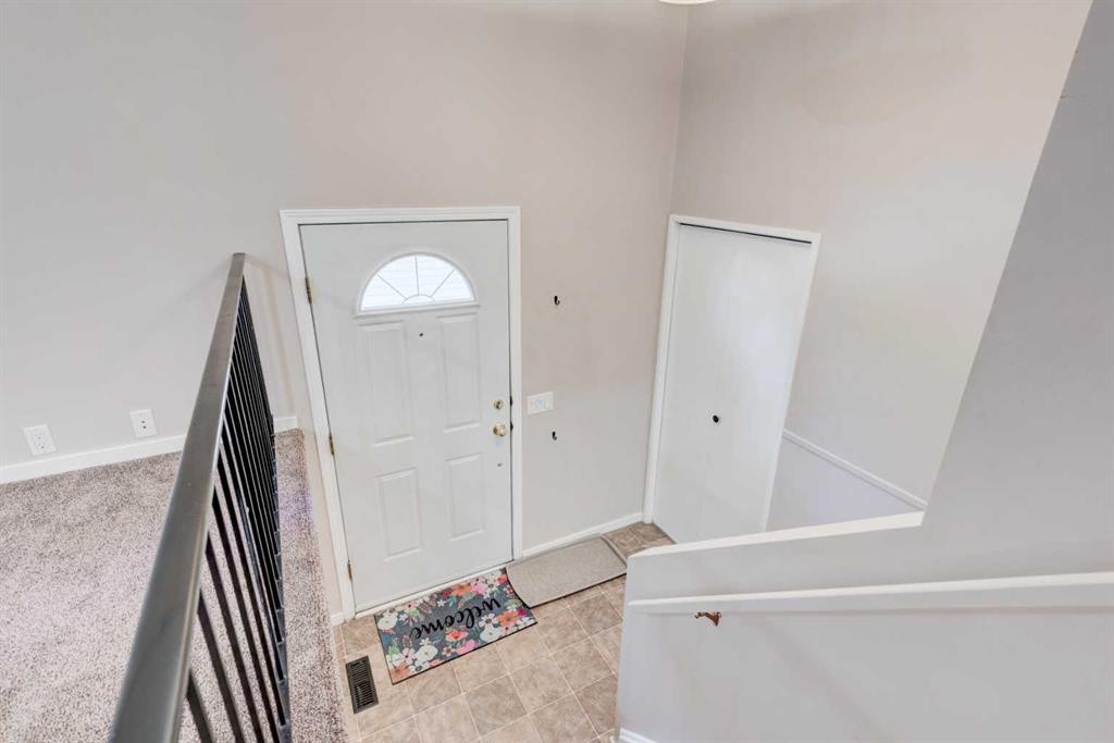 43 Midridge Gardens Se, Calgary, AB - Indoor Photo Showing Other Room