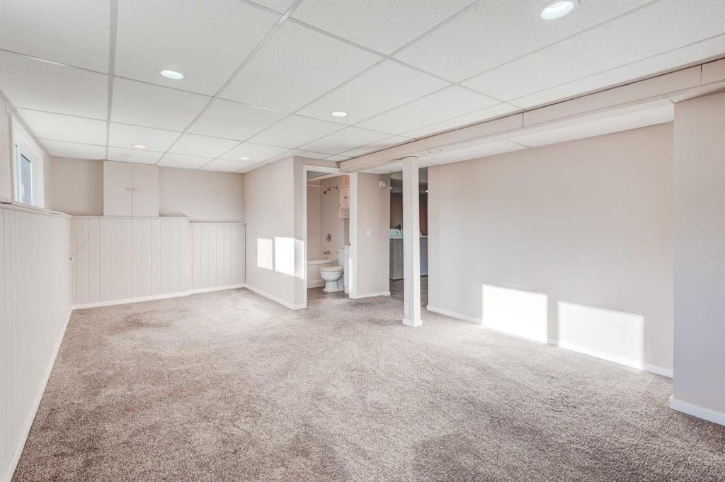 43 Midridge Gardens Se, Calgary, AB - Indoor
