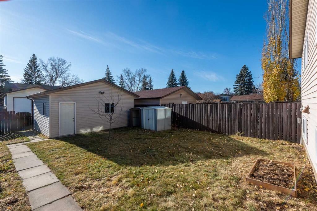 43 Midridge Gardens Se, Calgary, AB - Outdoor