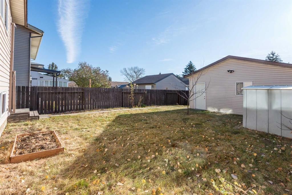 43 Midridge Gardens Se, Calgary, AB - Outdoor