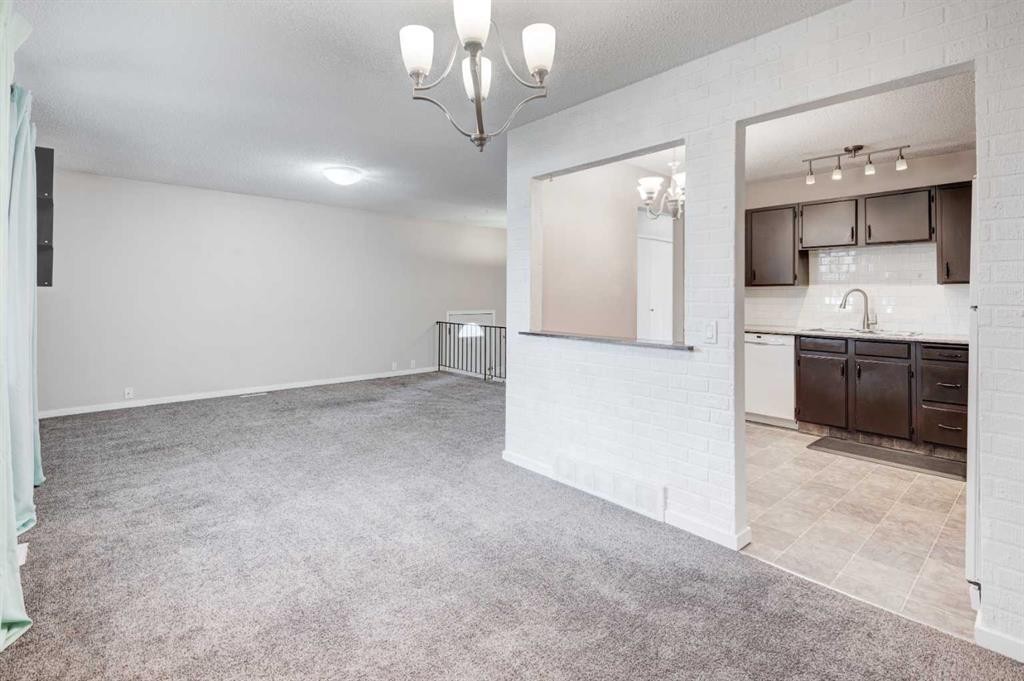 43 Midridge Gardens Se, Calgary, AB - Indoor Photo Showing Kitchen