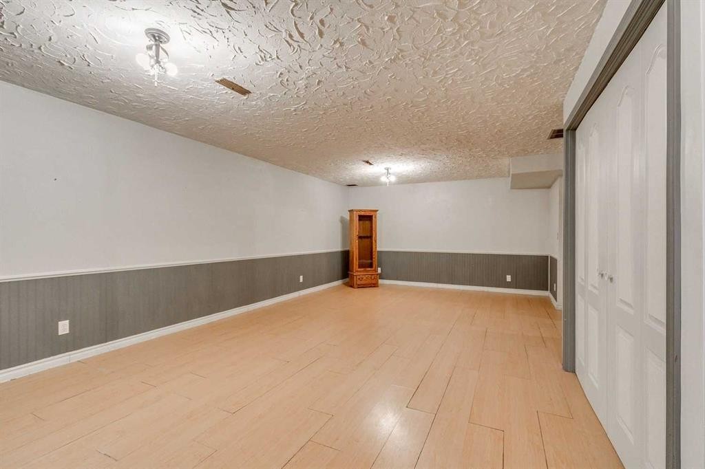 102 1 Avenue, Rural Foothills County, AB - Indoor Photo Showing Other Room