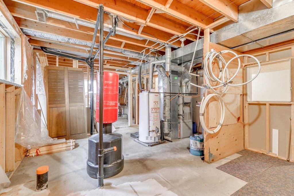 102 1 Avenue, Rural Foothills County, AB - Indoor Photo Showing Basement