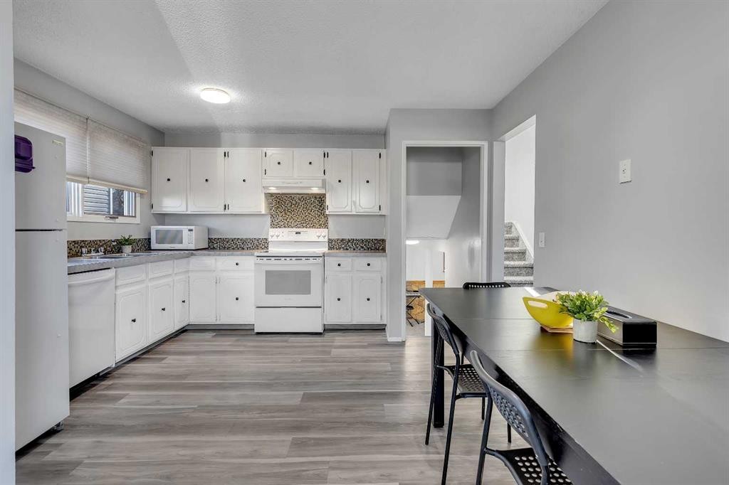 16 Castleglen Crescent Ne, Calgary, AB - Indoor