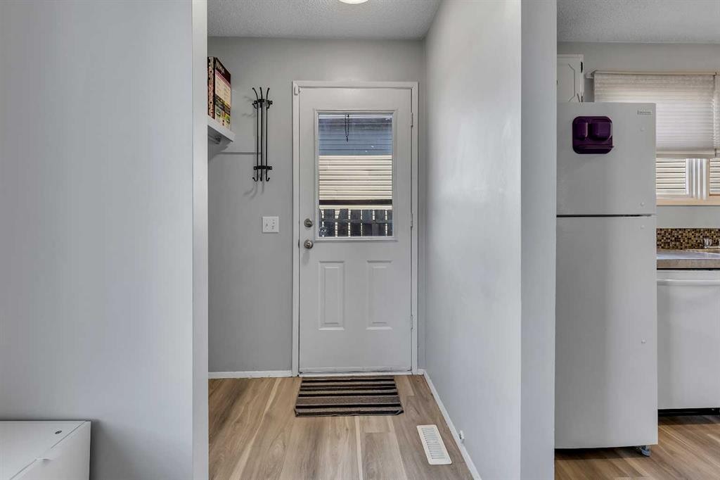 16 Castleglen Crescent Ne, Calgary, AB - Indoor