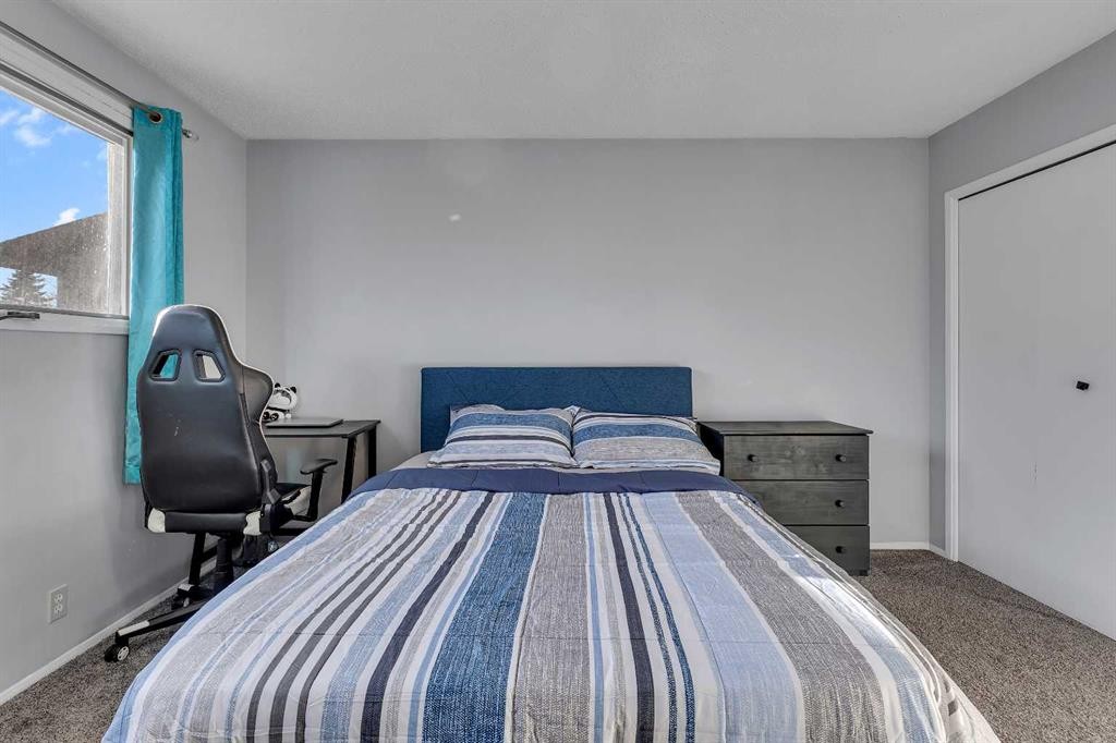 16 Castleglen Crescent Ne, Calgary, AB - Indoor Photo Showing Bedroom
