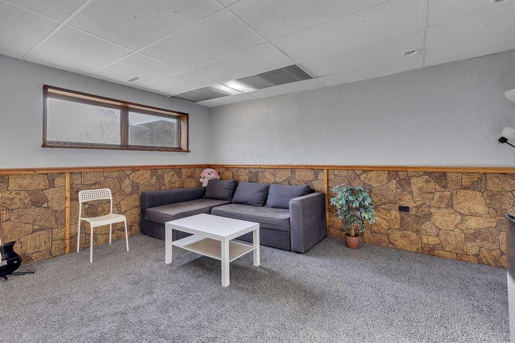 16 Castleglen Crescent Ne, Calgary, AB - Indoor