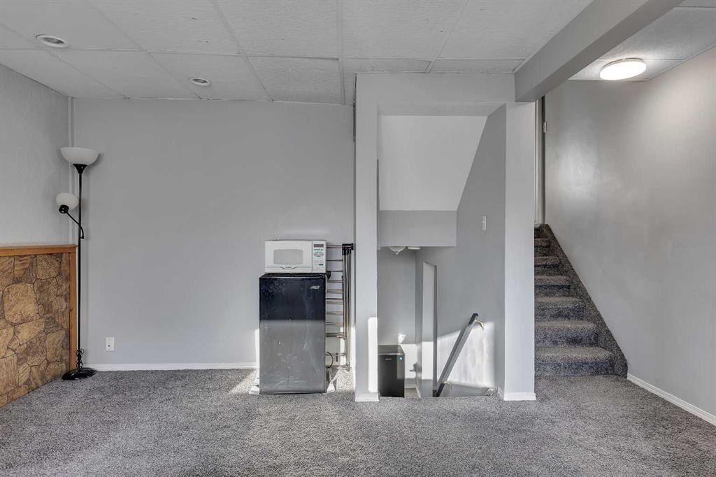 16 Castleglen Crescent Ne, Calgary, AB - Indoor Photo Showing Other Room