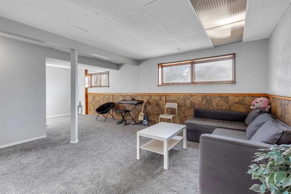16 Castleglen Crescent Ne, Calgary, AB - Indoor