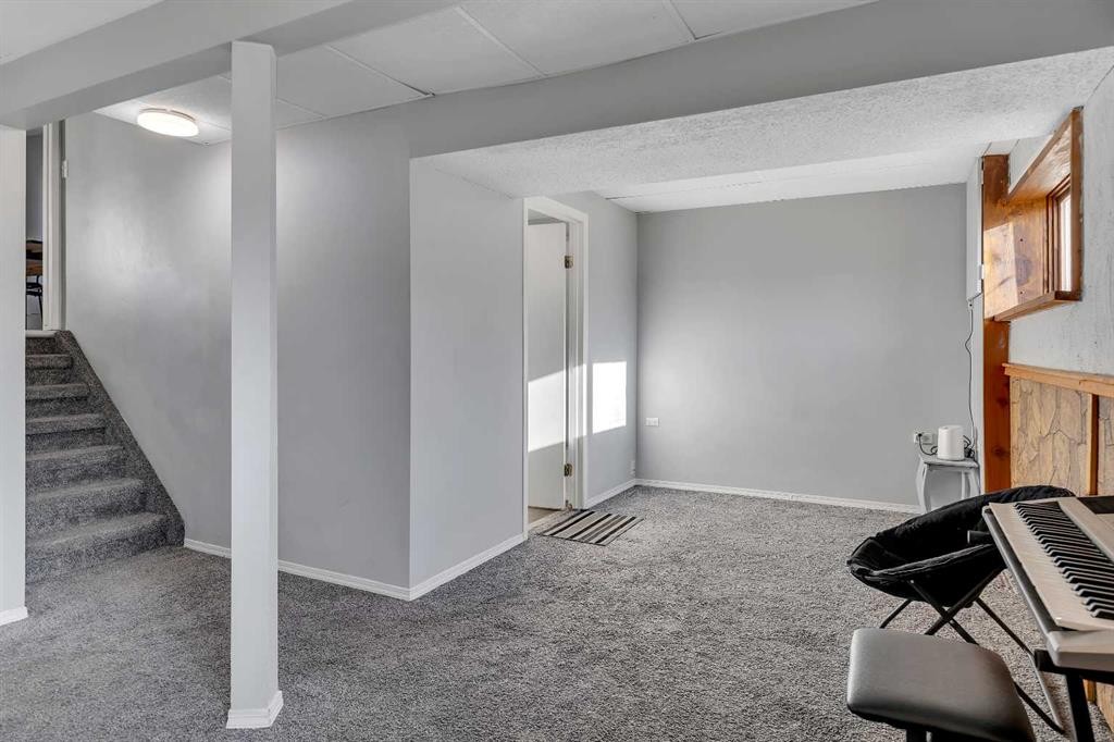 16 Castleglen Crescent Ne, Calgary, AB - Indoor Photo Showing Other Room