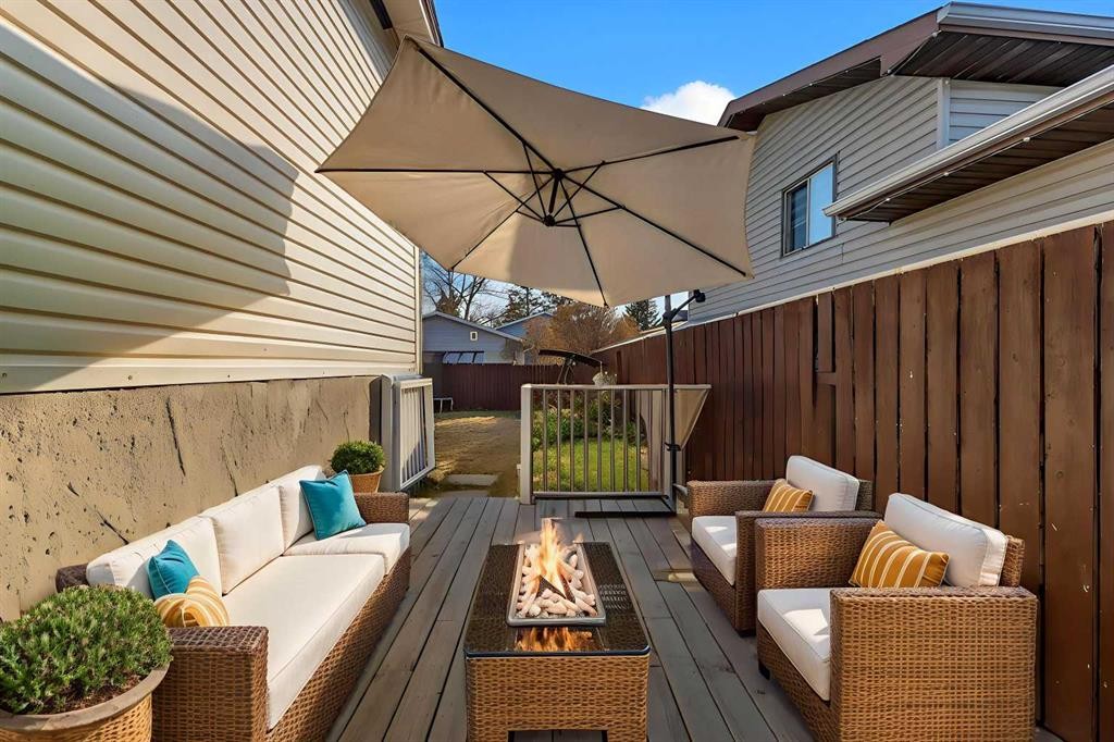 16 Castleglen Crescent Ne, Calgary, AB - Outdoor With Deck Patio Veranda With Exterior
