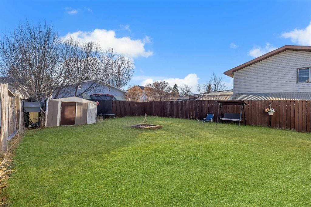 16 Castleglen Crescent Ne, Calgary, AB - Outdoor