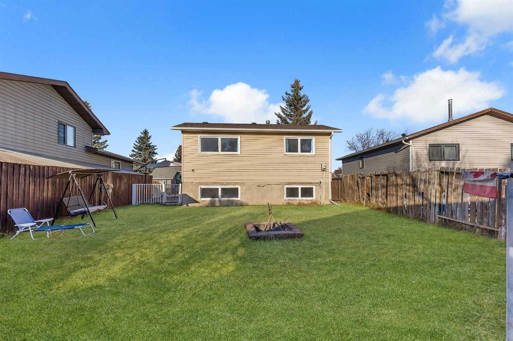 16 Castleglen Crescent Ne, Calgary, AB - Outdoor With Exterior