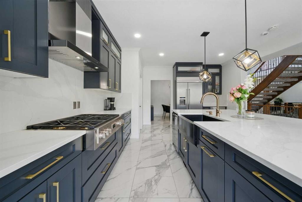 31 Lynx Meadows Court Nw, Calgary, AB - Indoor Photo Showing Kitchen With Upgraded Kitchen