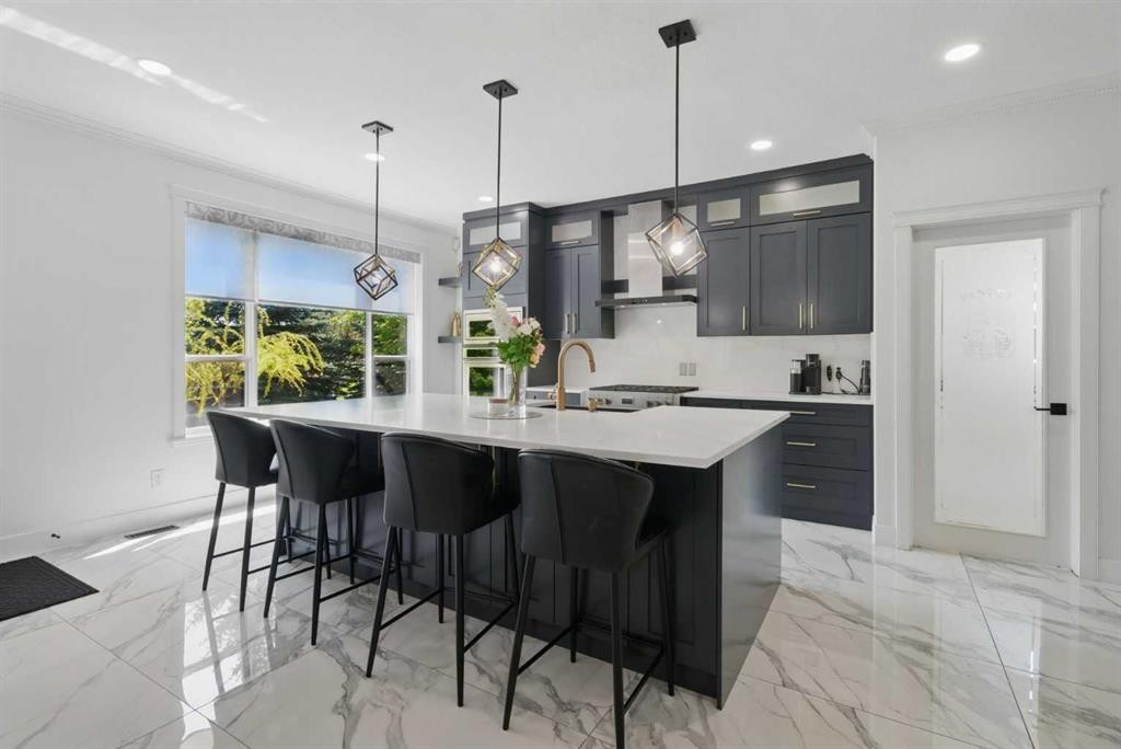 31 Lynx Meadows Court Nw, Calgary, AB - Indoor Photo Showing Kitchen With Double Sink With Upgraded Kitchen